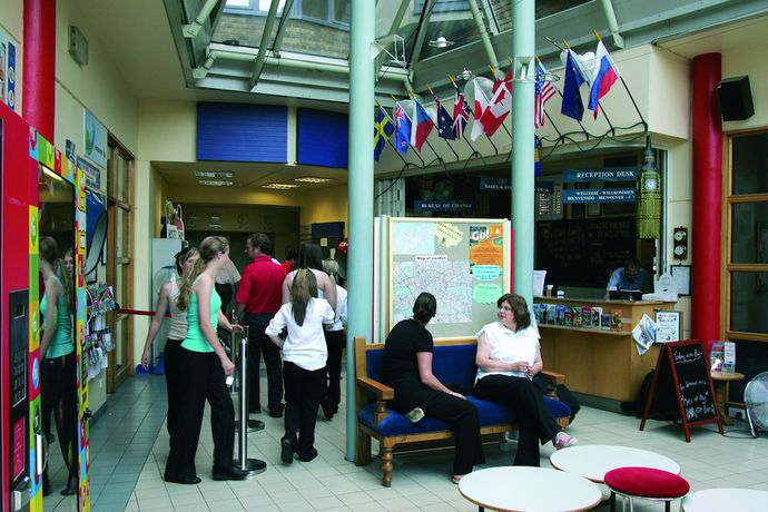 Imagen de los interiores del Hostel Yha London Thameside. Foto 15