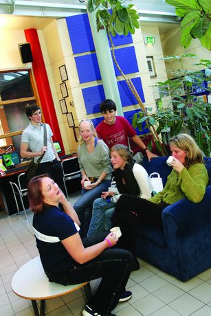 Imagen de los interiores del Hostel Yha London Thameside. Foto 16