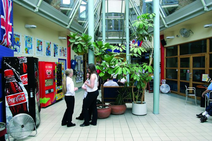 Imagen de los interiores del Hostel Yha London Thameside. Foto 20