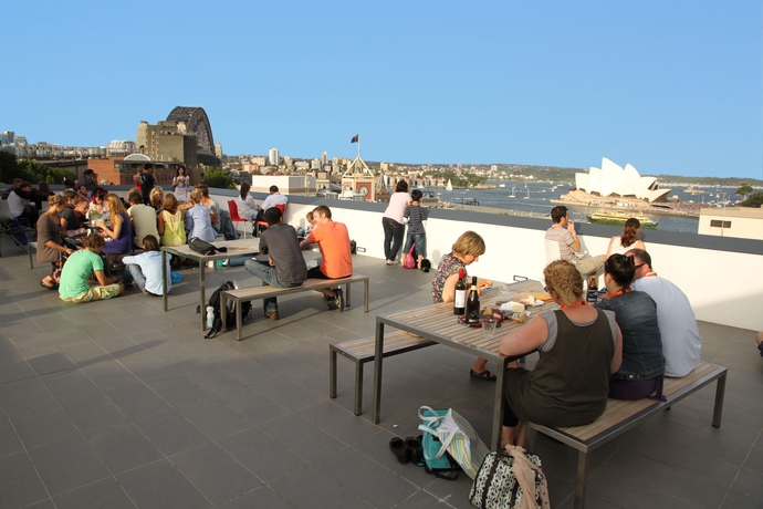 Imagen de los exteriores del Hostel Yha Sydney Harbour. Foto 8