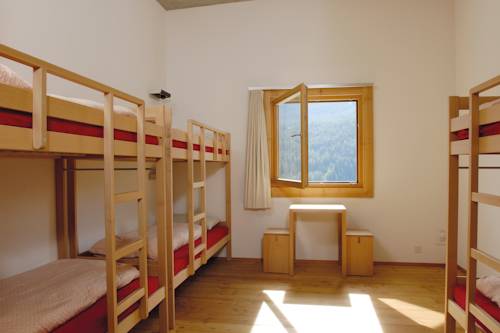 Imagen de la habitación del Hostel Youth Scuol. Foto 11