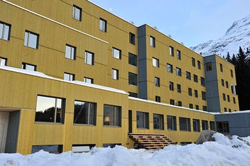 Imagen de los exteriores del Hostel Youth St. Moritz. Foto 3