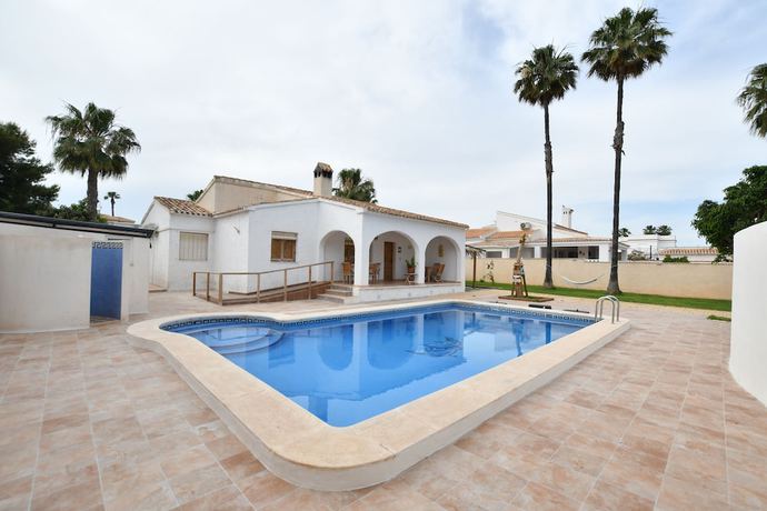 Imagen de la piscina del Hostel ZENIA. Foto 18