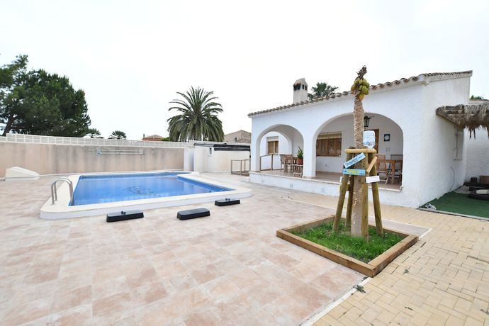 Imagen de la piscina del Hostel ZENIA. Foto 19