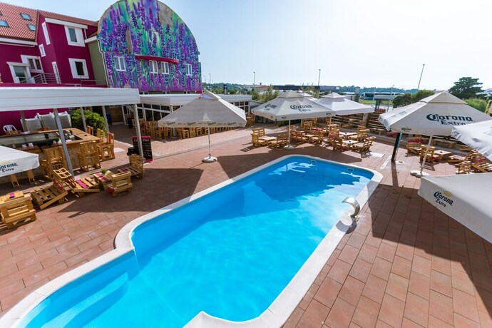 Imagen general del Hostel Zrce - Adults Only. Foto 1