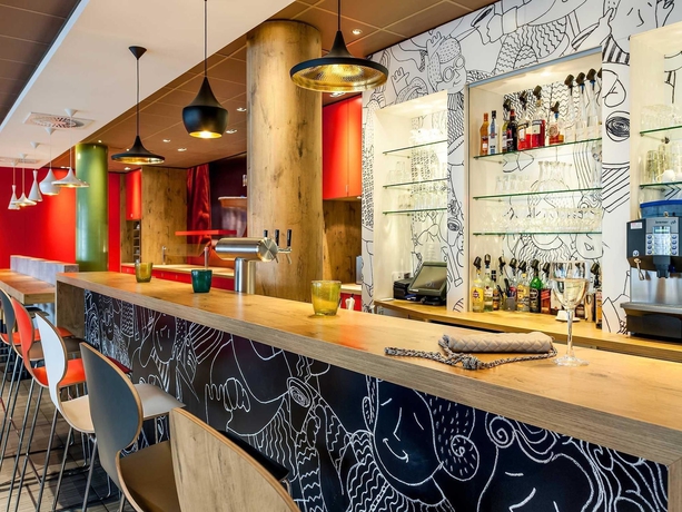 Imagen del bar/restaurante del Hostel a&o Milano Ca Granda. Foto 5