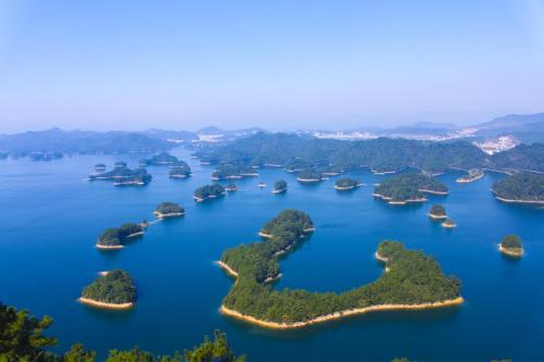 Imagen general del Hotel 千岛湖滨江花园别墅. Foto 1