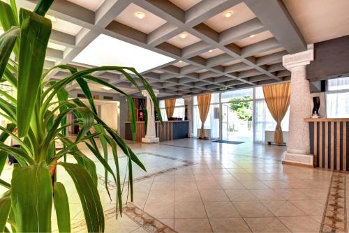 Imagen general del Hotel Хотел Спектър Палас. Foto 11