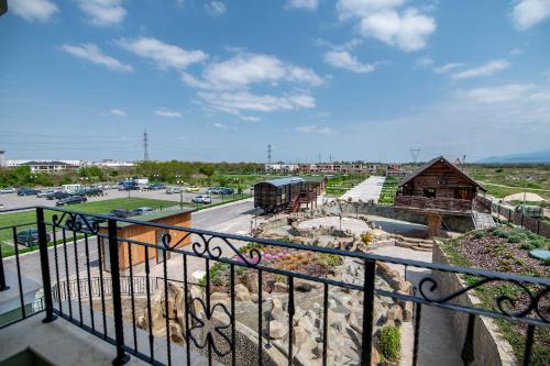 Imagen general del Hotel Хотел Глемпинг Алианс. Foto 4