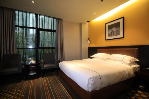 Imagen de la habitación del Hotel 凯瑞汀酒店 重庆西站巴国城店. Foto 20