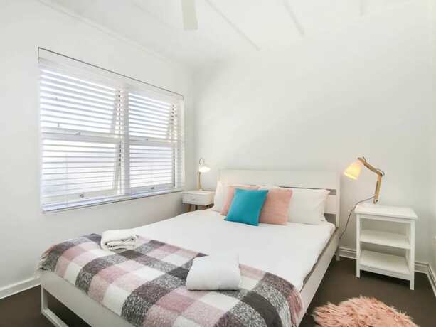 Imagen de la habitación del Hotel 1 Bdr Funky Beach Pad Steps To The Beach W Parking. Foto 12