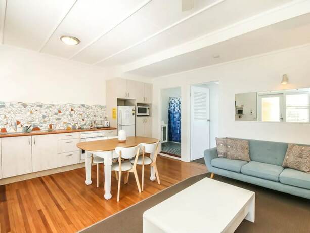 Imagen de la habitación del Hotel 1 Bdr Funky Beach Pad Steps To The Beach W Parking. Foto 16