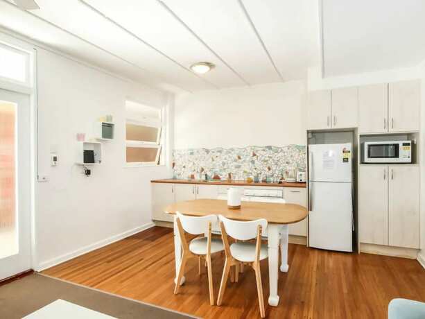Imagen de la habitación del Hotel 1 Bdr Funky Beach Pad Steps To The Beach W Parking. Foto 17