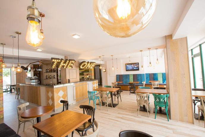 Imagen del bar/restaurante del Hotel 1 Hotels. Foto 2