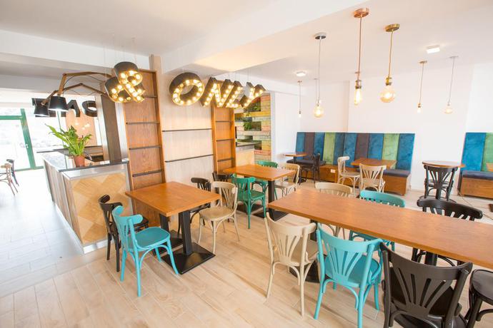 Imagen del bar/restaurante del Hotel 1 Hotels. Foto 3