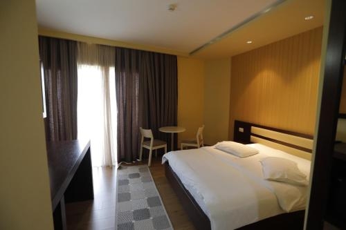 Imagen de la habitación del Hotel 1 Maji. Foto 8