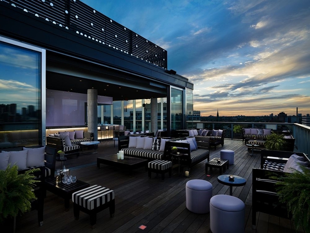 Imagen de los exteriores del Hotel 1 Toronto. Foto 8