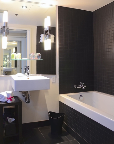 Imagen de la habitación del Hotel 10, Montreal. Foto 10