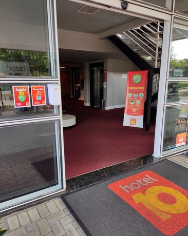 Imagen de los interiores del Hotel 10 Ponta Grossa. Foto 19