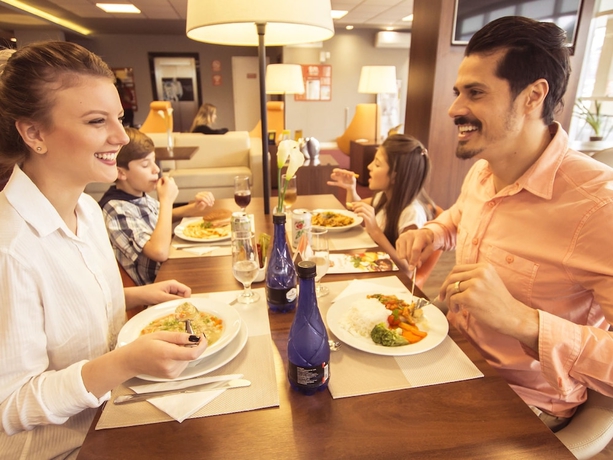 Imagen del bar/restaurante del Hotel 10 Ponta Grossa. Foto 2