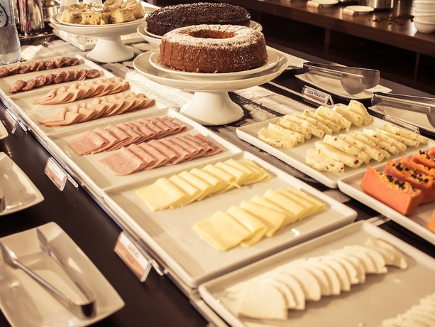 Imagen del bar/restaurante del Hotel 10 Ponta Grossa. Foto 3