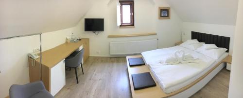 Imagen de la habitación del Hotel 100. Foto 5