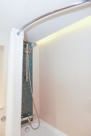 Imagen de la habitación del Hotel 100 Queen's Gate London, Curio Collection By Hilton. Foto 8