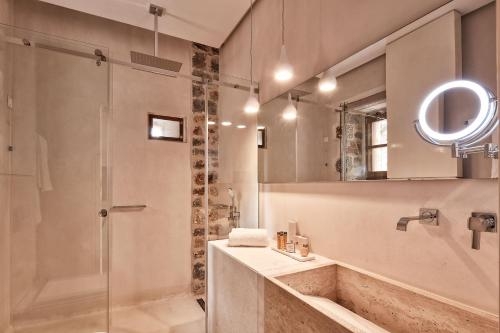 Imagen de la habitación del Hotel 100 Rizes Seaside Resort. Foto 7