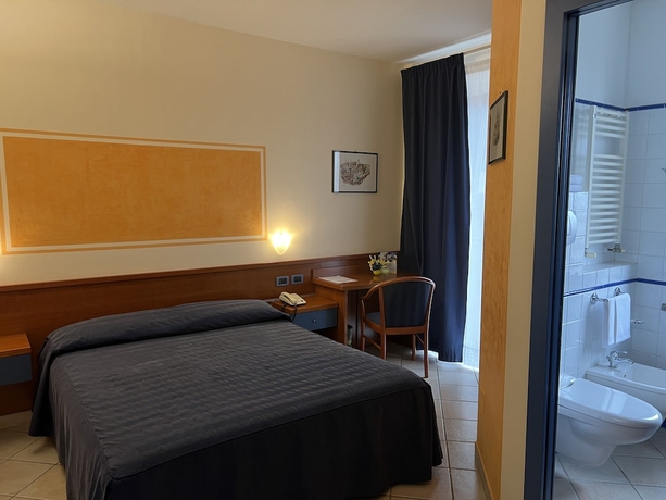 Imagen de la habitación del Hotel 1000 Miglia. Foto 5