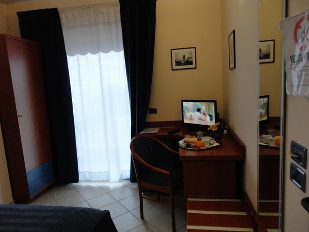 Imagen de la habitación del Hotel 1000 Miglia. Foto 6