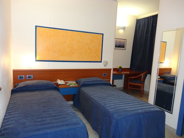 Imagen de la habitación del Hotel 1000 Miglia. Foto 9