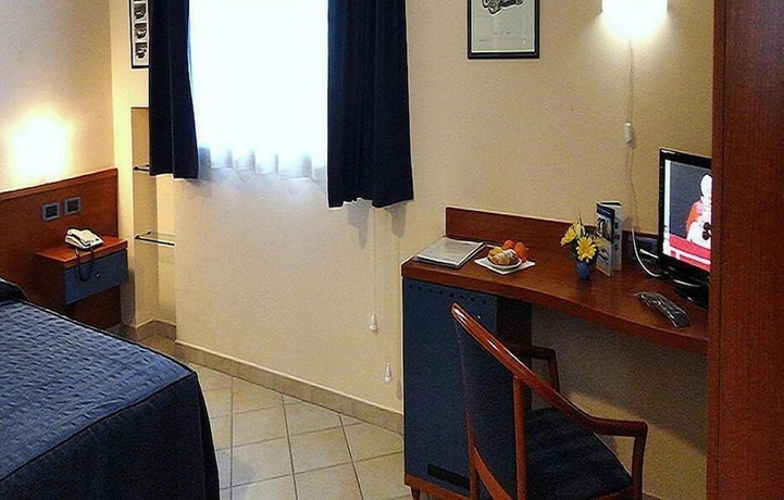Imagen de la habitación del Hotel 1000 Miglia. Foto 16
