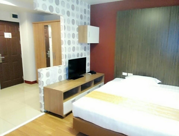 Imagen de la habitación del Hotel 101 Holiday Suite. Foto 16