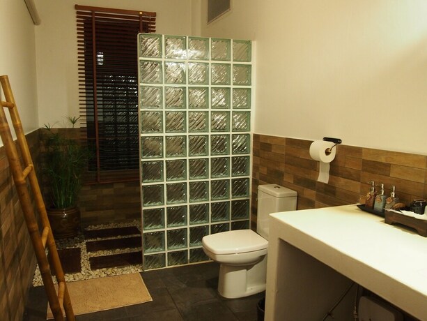 Imagen de la habitación del Hotel 102 Ville. Foto 17