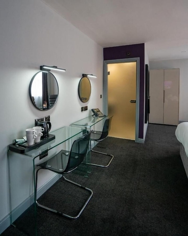 Imagen de la habitación del Hotel 105. Foto 5