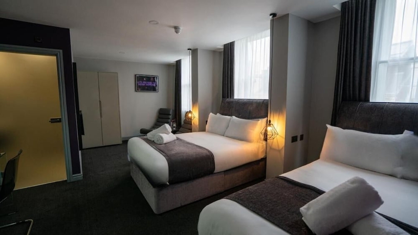 Imagen de la habitación del Hotel 105. Foto 6