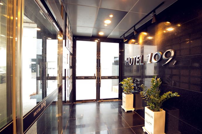 Imagen de los interiores del Hotel 109. Foto 20