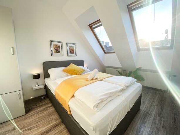 Imagen de la habitación del Hotel 10-Min Walk to Hauptbahnhof, Cozy Private Rooms with AC, TV & WIFI. Foto 13