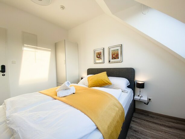 Imagen de la habitación del Hotel 10-Min Walk to Hauptbahnhof, Cozy Private Rooms with AC, TV & WIFI. Foto 14