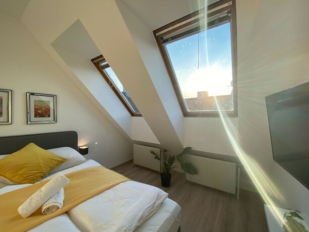 Imagen de la habitación del Hotel 10-Min Walk to Hauptbahnhof, Cozy Private Rooms with AC, TV & WIFI. Foto 16