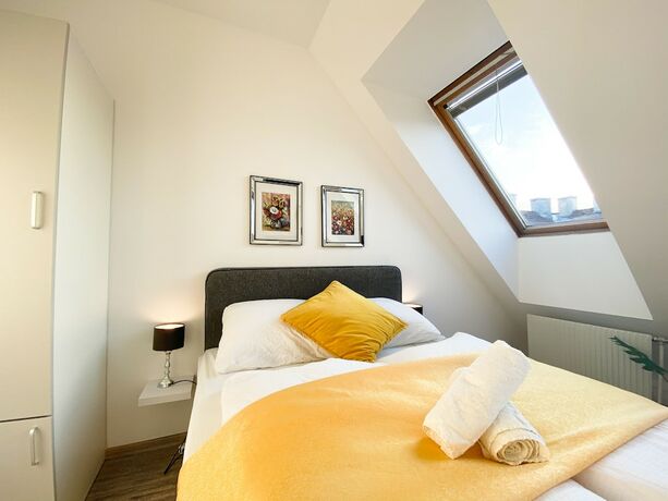 Imagen de la habitación del Hotel 10-Min Walk to Hauptbahnhof, Cozy Private Rooms with AC, TV & WIFI. Foto 18