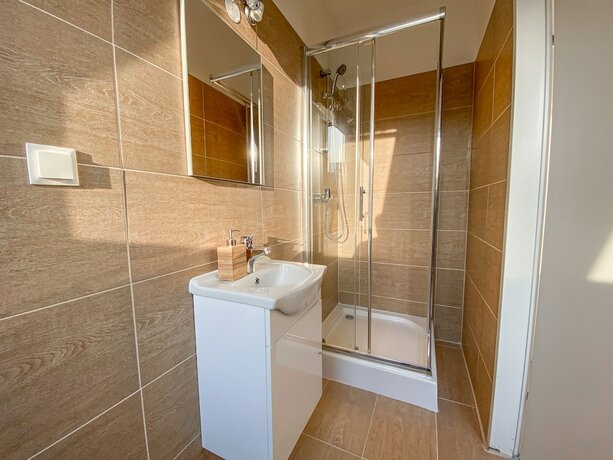Imagen general del Hotel 10-Min Walk to Hauptbahnhof, Cozy Private Rooms with AC, TV & WIFI. Foto 8
