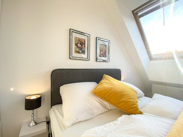 Imagen de la habitación del Hotel 10-Min Walk to Hauptbahnhof, Cozy Private Rooms with AC, TV & WIFI. Foto 20
