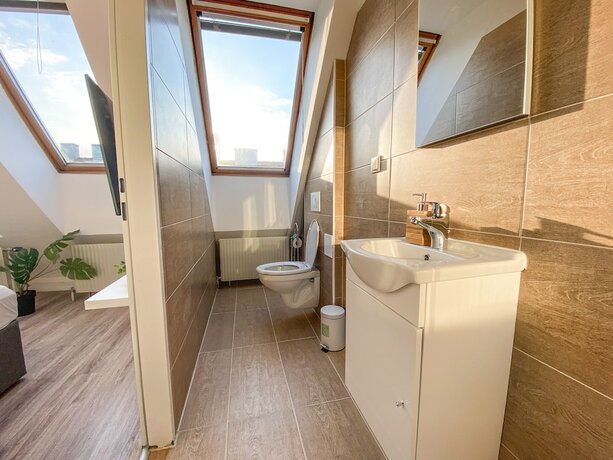 Imagen general del Hotel 10-Min Walk to Hauptbahnhof, Cozy Private Rooms with AC, TV & WIFI. Foto 10