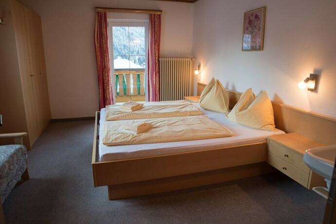 Imagen general del Hotel 10-bedroom House Near Obertauern for 30 People. Foto 6