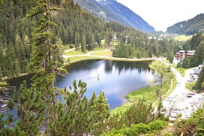 Imagen general del Hotel 10-bedroom House Near Obertauern for 30 People. Foto 12