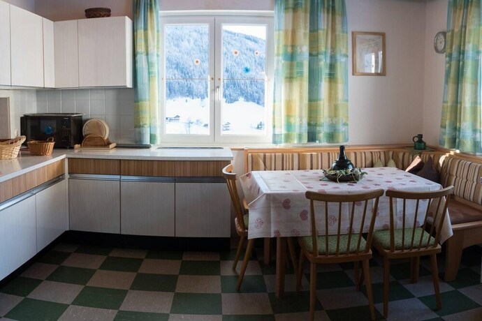 Imagen general del Hotel 10-bedroom House Near Obertauern for 30 People. Foto 14