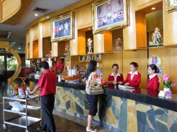 Imagen general del Hotel 13 Coins Bangyai. Foto 2