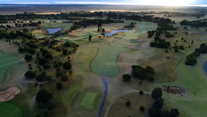 Imagen general del Hotel 13th Beach Golf Lodges. Foto 3