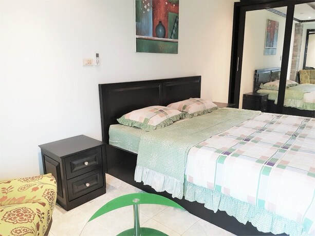 Imagen general del Hotel 13th Floor Sea View Studio. Foto 5